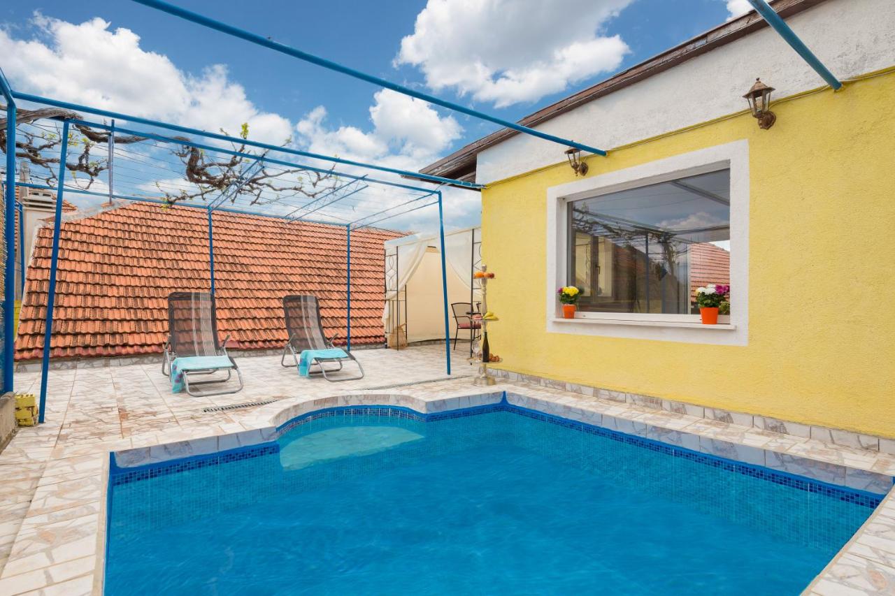 Holiday Home Carevic - B&B