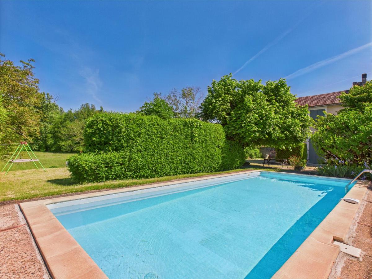Gîte mitoyen pour 4 avec piscine commune - B&B