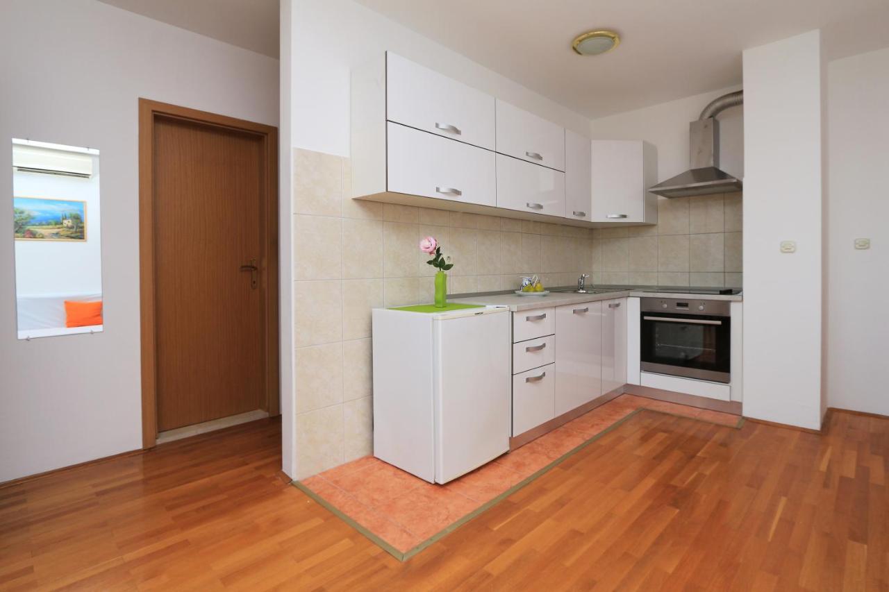 Central Beach Apartment - Chambres d’hôtes Makarska