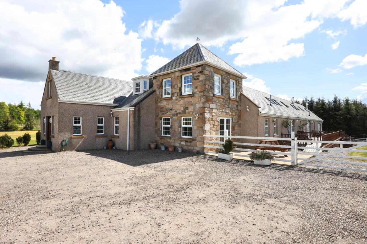 JOIVY Greenknowes Farmhouse with Hot Tub and Bar - Bed and Breakfast