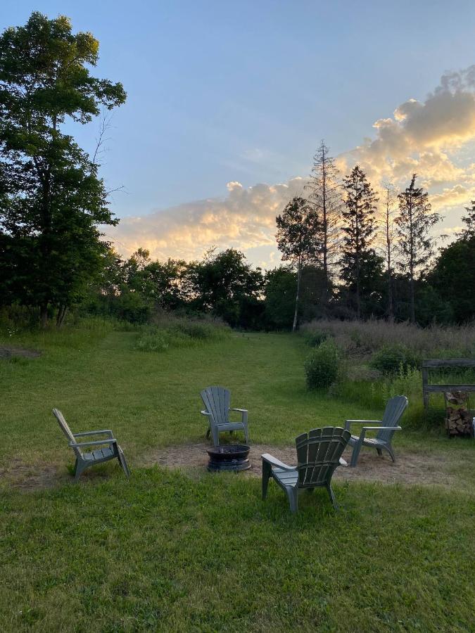 THE HUB Comfy Ranch home beside Letchworth near SUNY & Finger Lakes - B&B