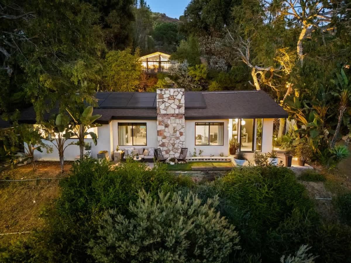 Hollywood Hills Villa by Universal - Pool - Dogs OK - B&B Los Angeles