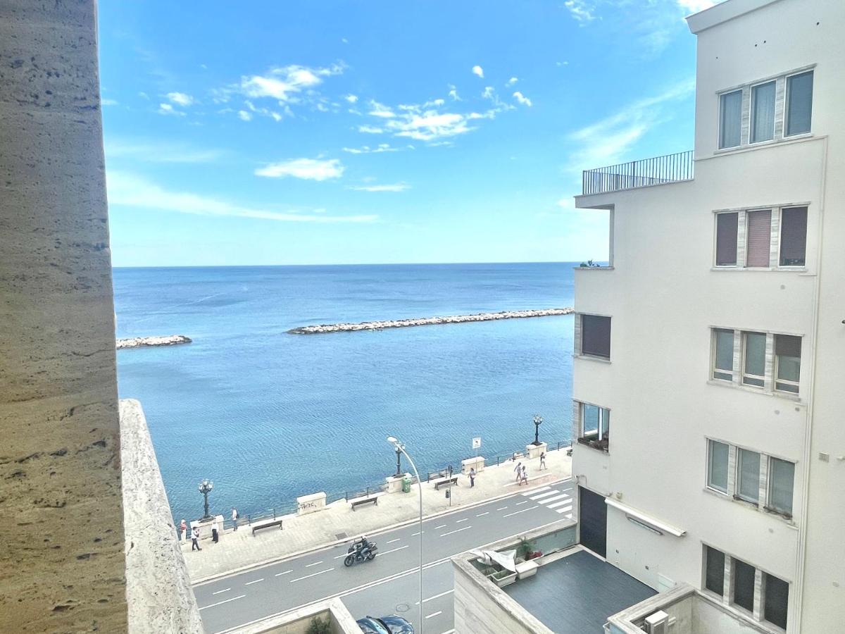 Seafront Apartment - Bed and Breakfast Bari