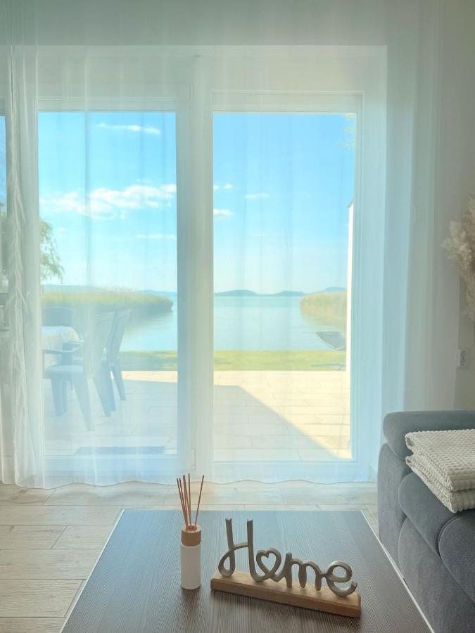 BALATON A KERTBEN - BALATON IN THE GARDEN - Beachfront villas with beautiful view, private beach - B&B Balatonfenyves