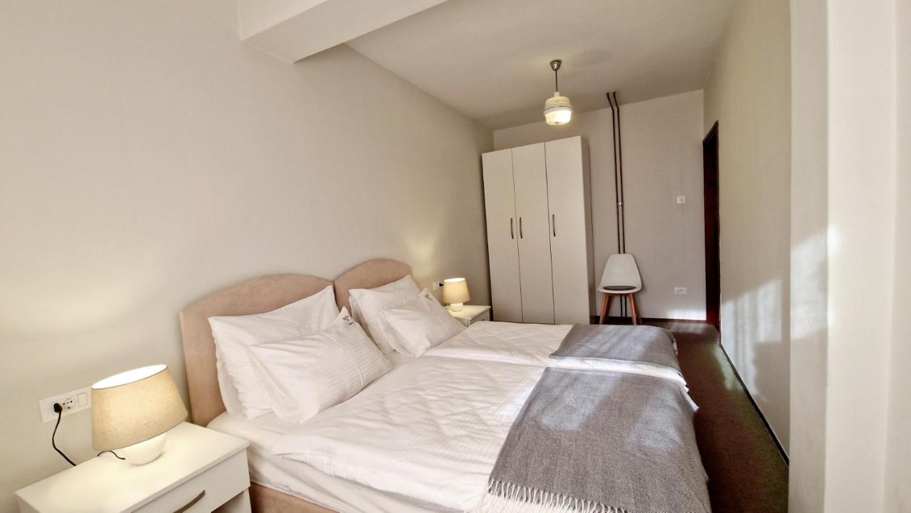 Appartamento con 2 Camere da Letto e Balcone