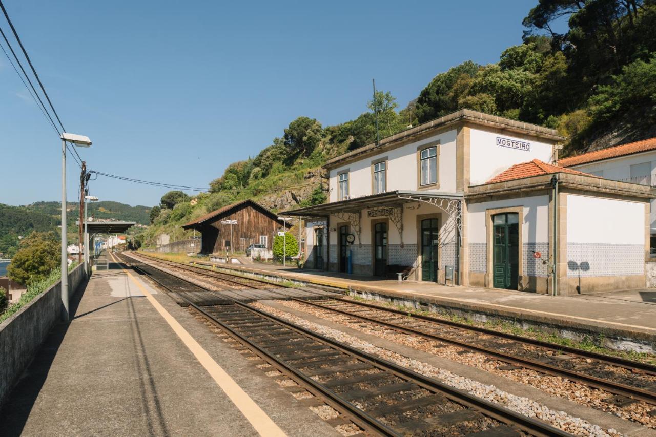 Estação de Mosteirô, Next Stop - by RowdHouses - B&B