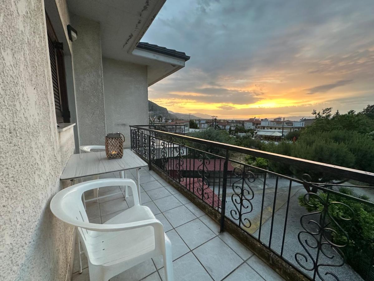 Athenas' Modern Oasis - B&B Kaména Voúrla