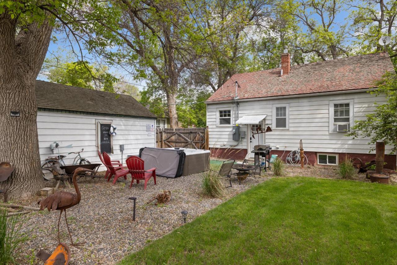 Bo's Old West Den with Off Street Parking - Bed and Breakfast Billings