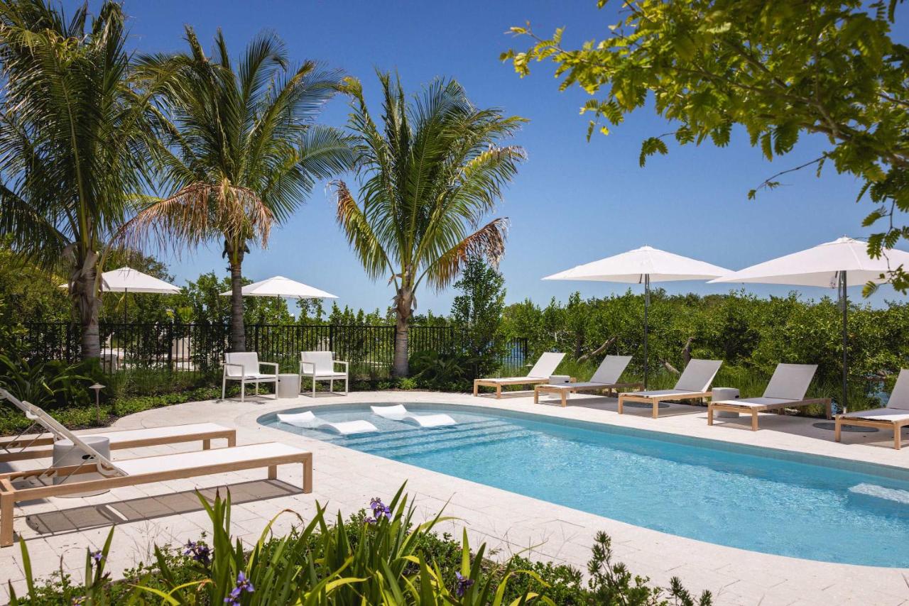 Parking Pool & Dock - Shellstone House - B&B Key West