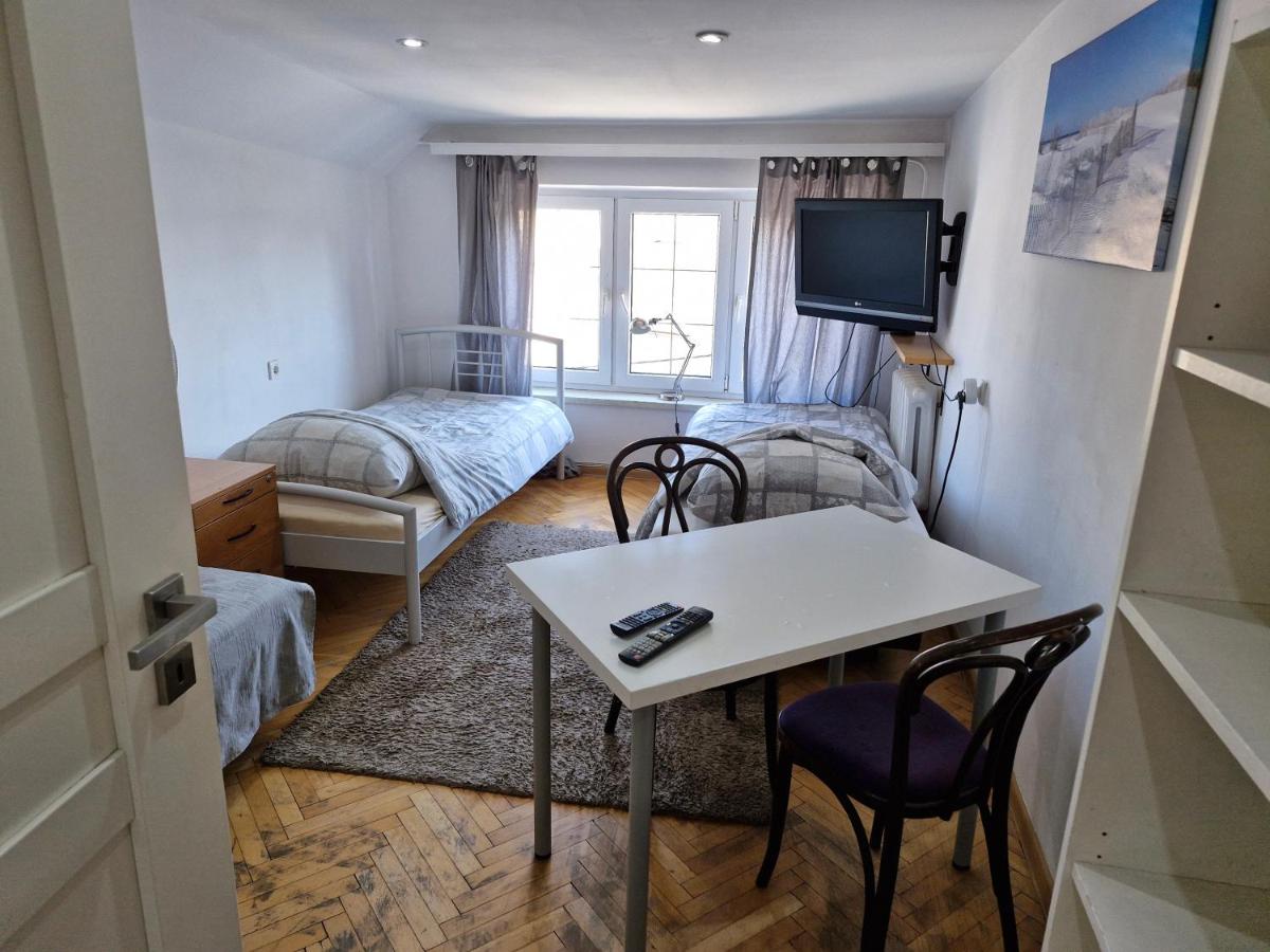 Basic Driepersoonskamer met Gedeelde Badkamer