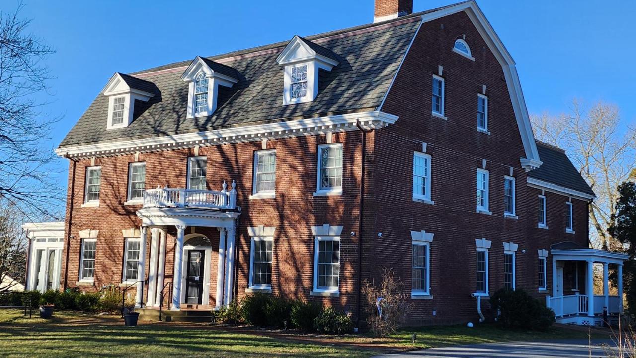 Inn at Ocean Avenue - Bed and Breakfast New London