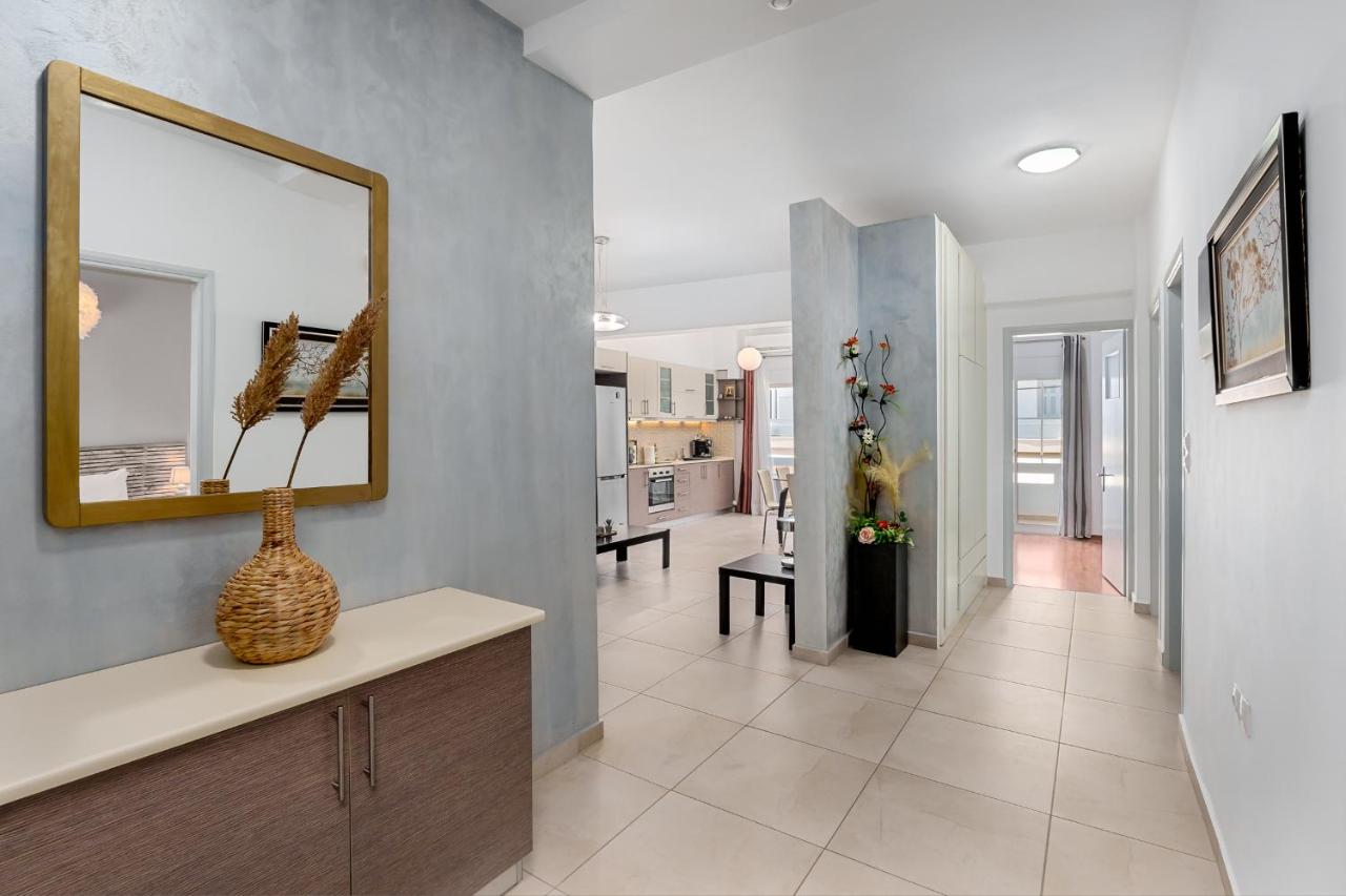 3 bedroom apt in Nea Chora 400 meters walk to the beach - B&B