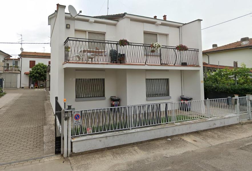 Casa luminosa, parcheggio sotto casa, zona tranquilla a due passi da negozi, parchi, ristoranti - Bed and Breakfast