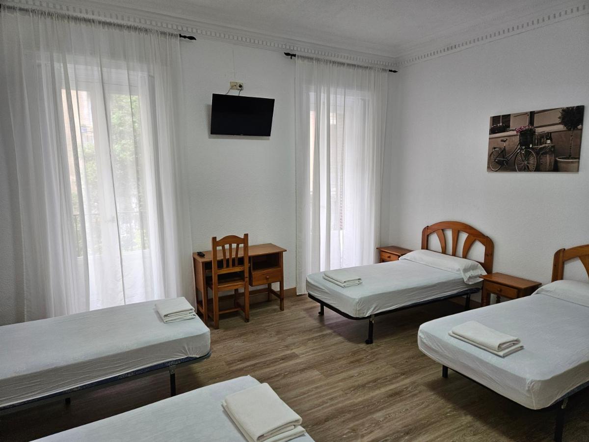Vierpersoonskamer met Gedeelde Badkamer