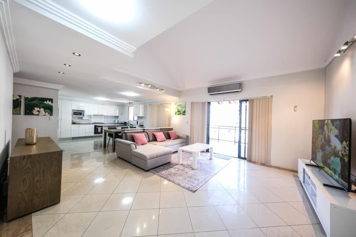 Two Level 3 Bedroom Penthouse in Sydney Liverpool - B&B Liverpool