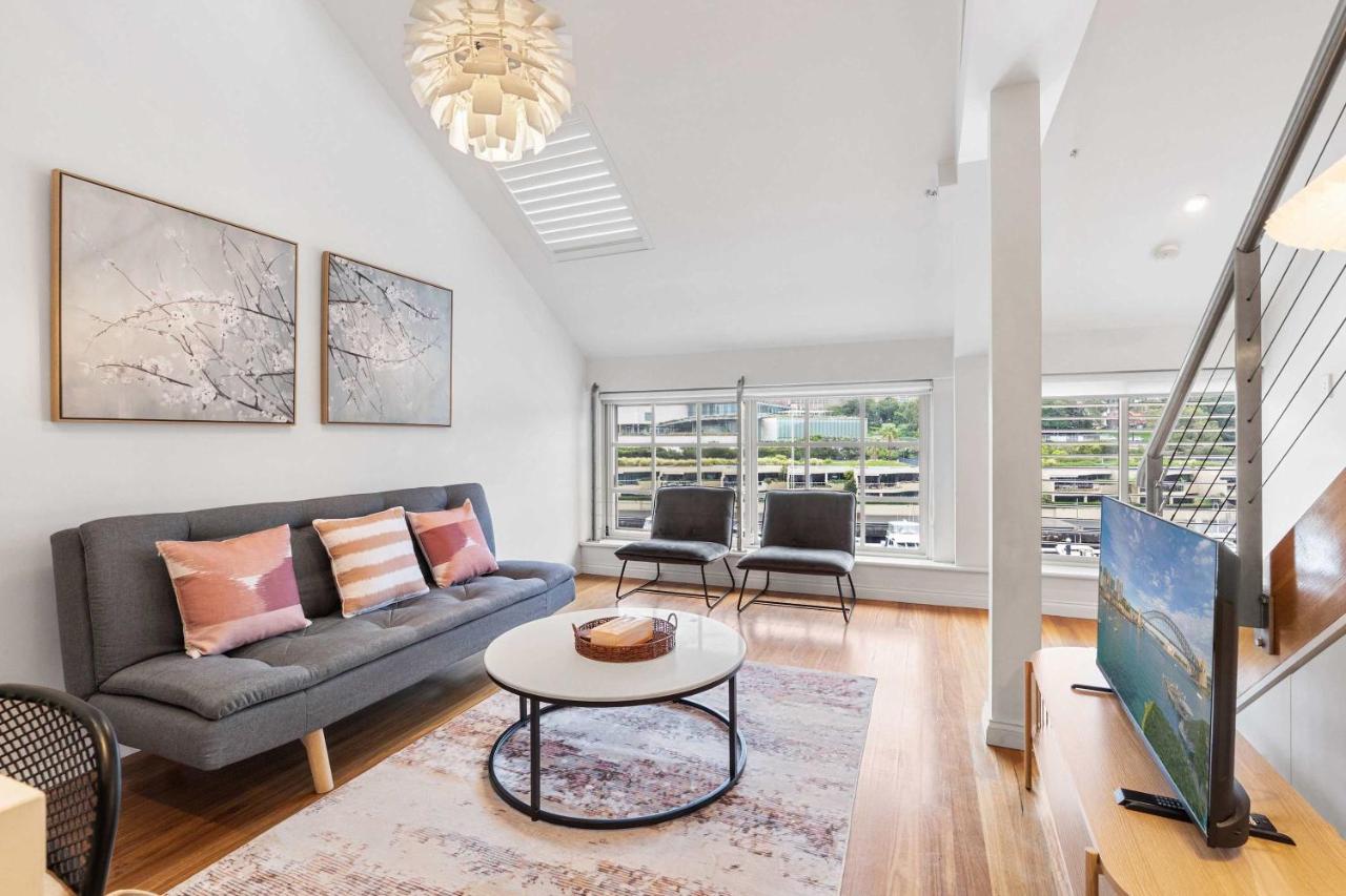 Loft-Style Waterfront Apartment - B&B Sydney