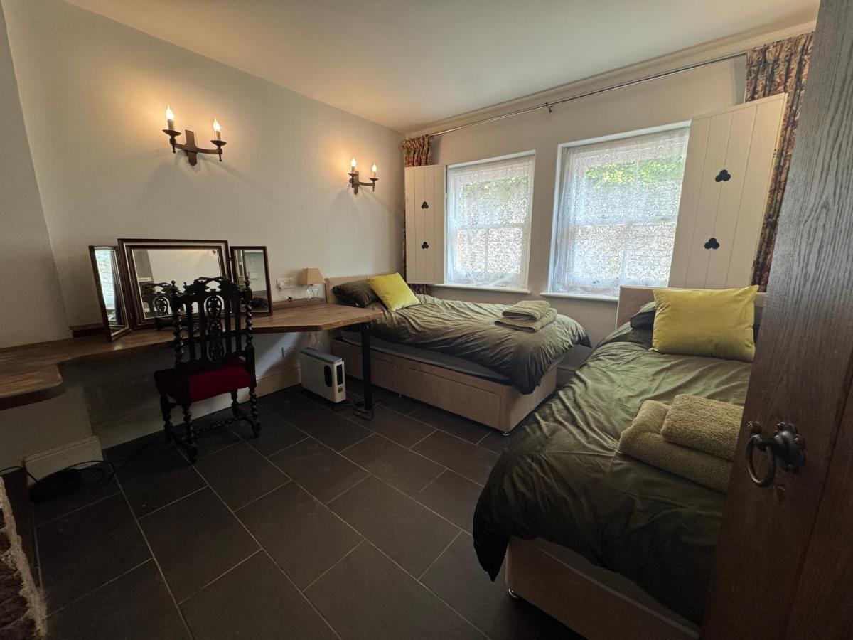 Zweibettzimmer mit Gemeinschaftsbad