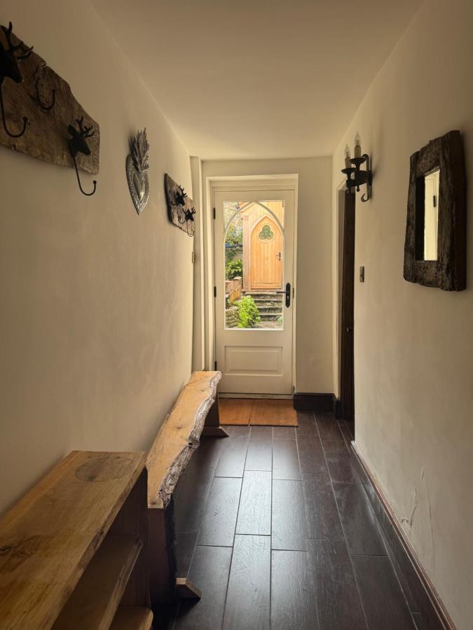 Seven Sisters, Glastonbury - B&B