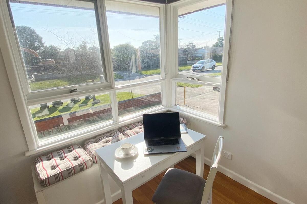 Sunny Central Frankston Stay, Entire Unit - Ferienwohnung Frankston East