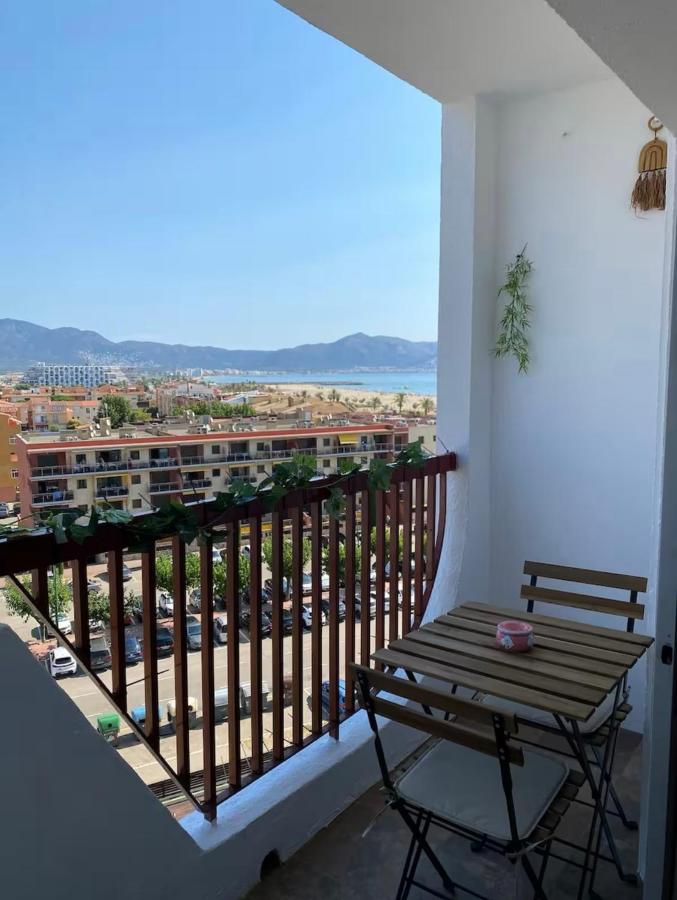 Apartamento en frente al mar de Empuriabrava - B&B