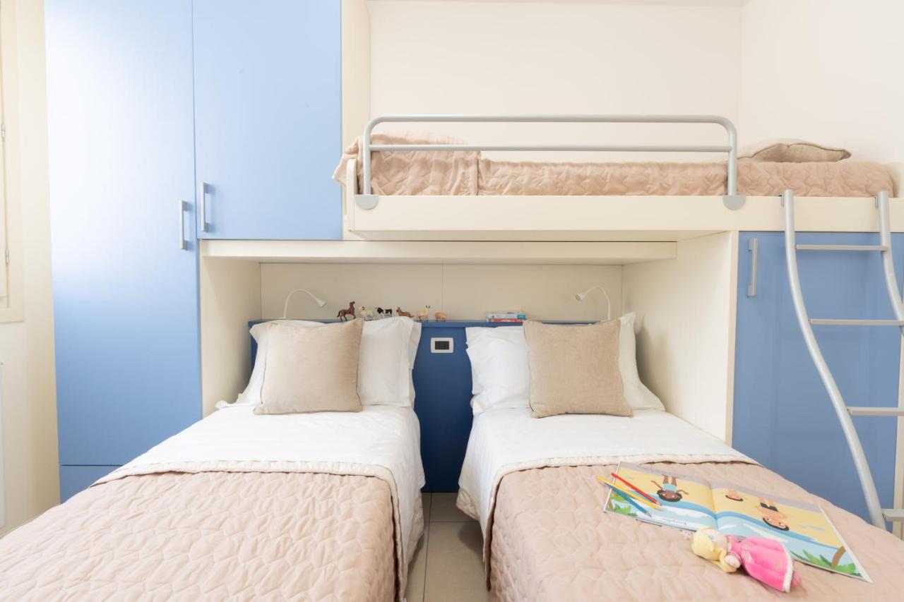 Appartamento con 2 Camere da Letto e Vista Piscina
