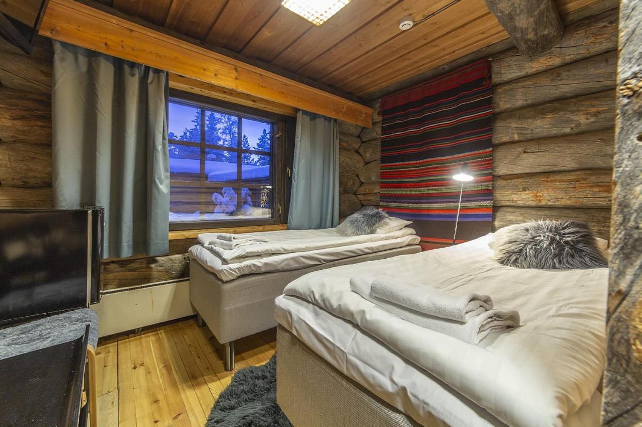 Economy Twin Room with Shared Bathroom