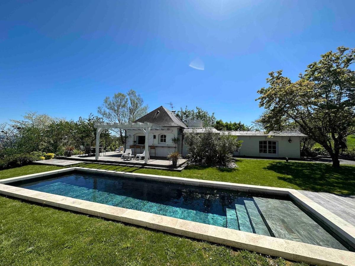 Cottage vue panoramique Pau Piscine - B&B