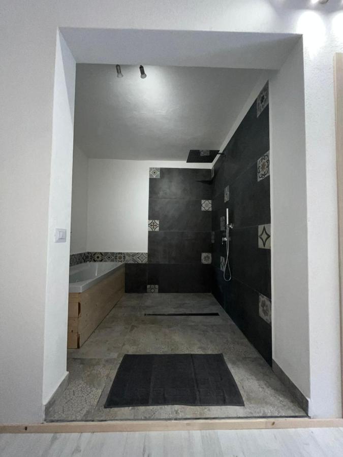 King Room with Spa Bath