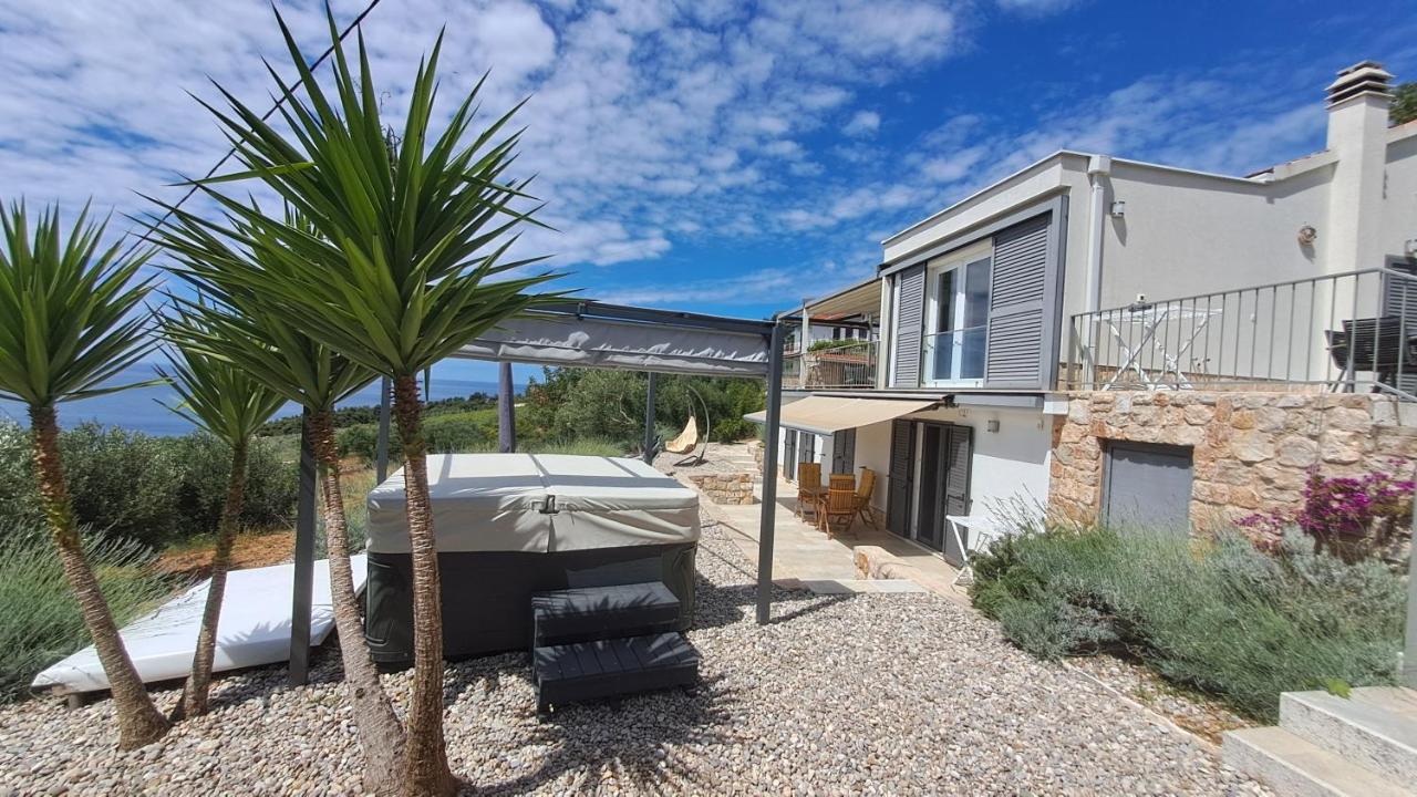 Villa Stjepan suits and jacuzzi - B&B Zavala