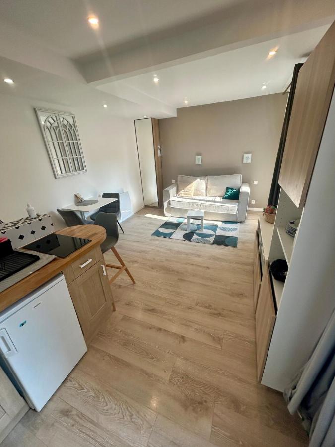 Hyper centre! Magnifique studio neuf à proximité directe de la gare et place morny - Bed and Breakfast Deauville