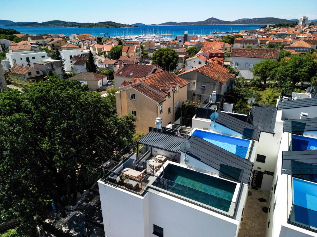 Villa Tria Quercus with Rooftop Pool - Chambres d’hôtes