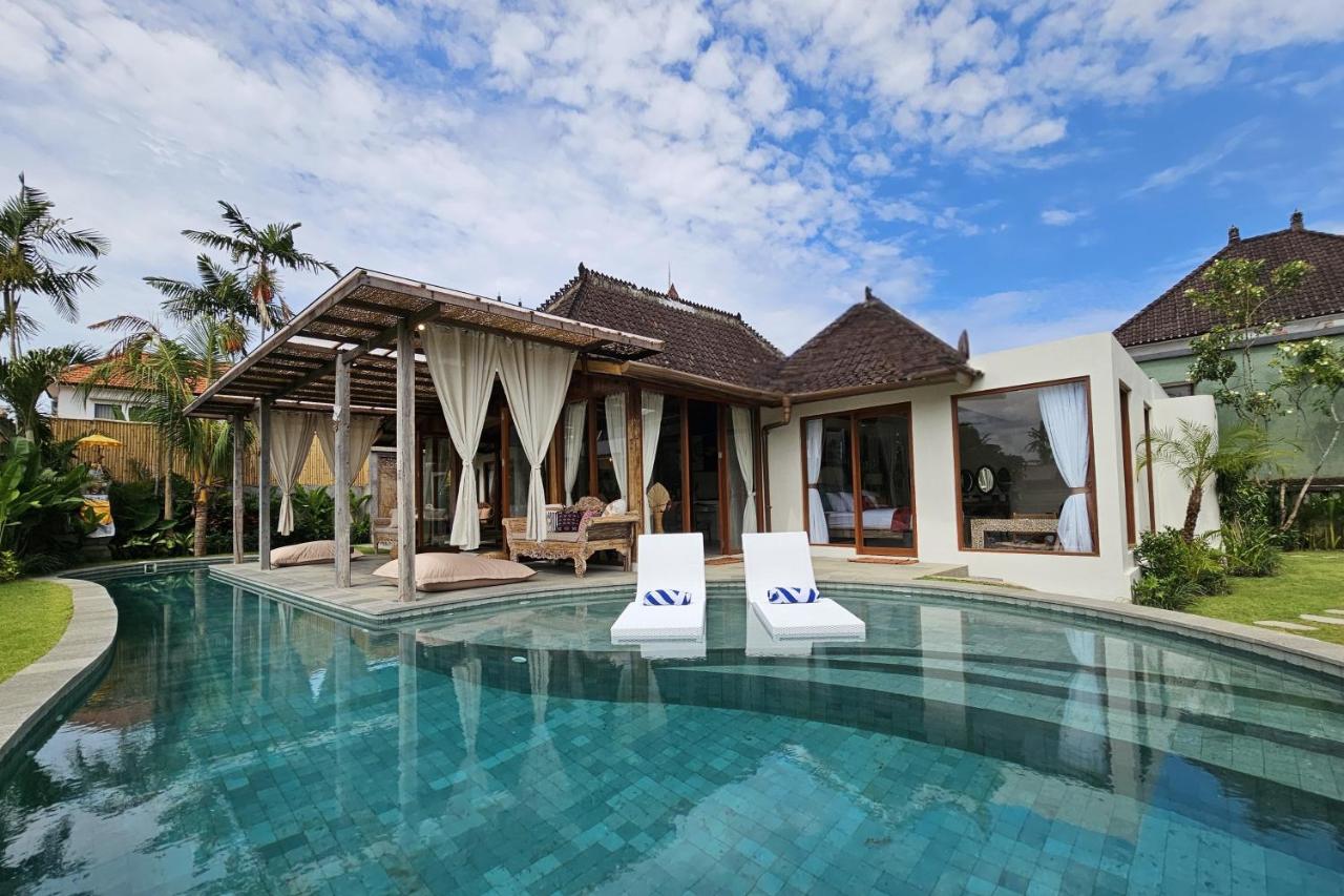Villa DiYara Ubud - 6000 Sq Ft Private Villa - Stunning Rice field View - Big pool & garden - B&B