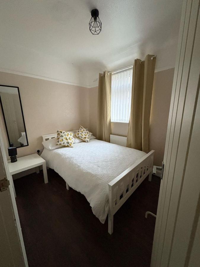 7 Bed Home - 1 minute walk to Anfield Stadium! - Ferienwohnung Liverpool