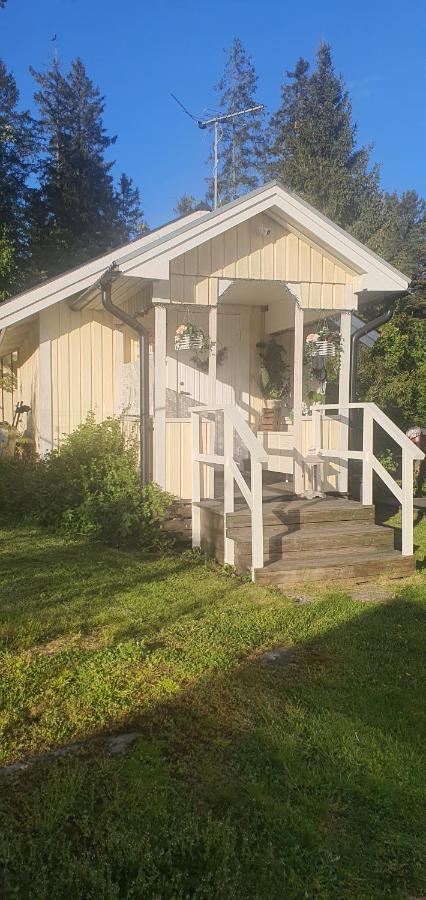 Stuga Gävle C 3 km, Furuvik 9 km - B&B Gävle