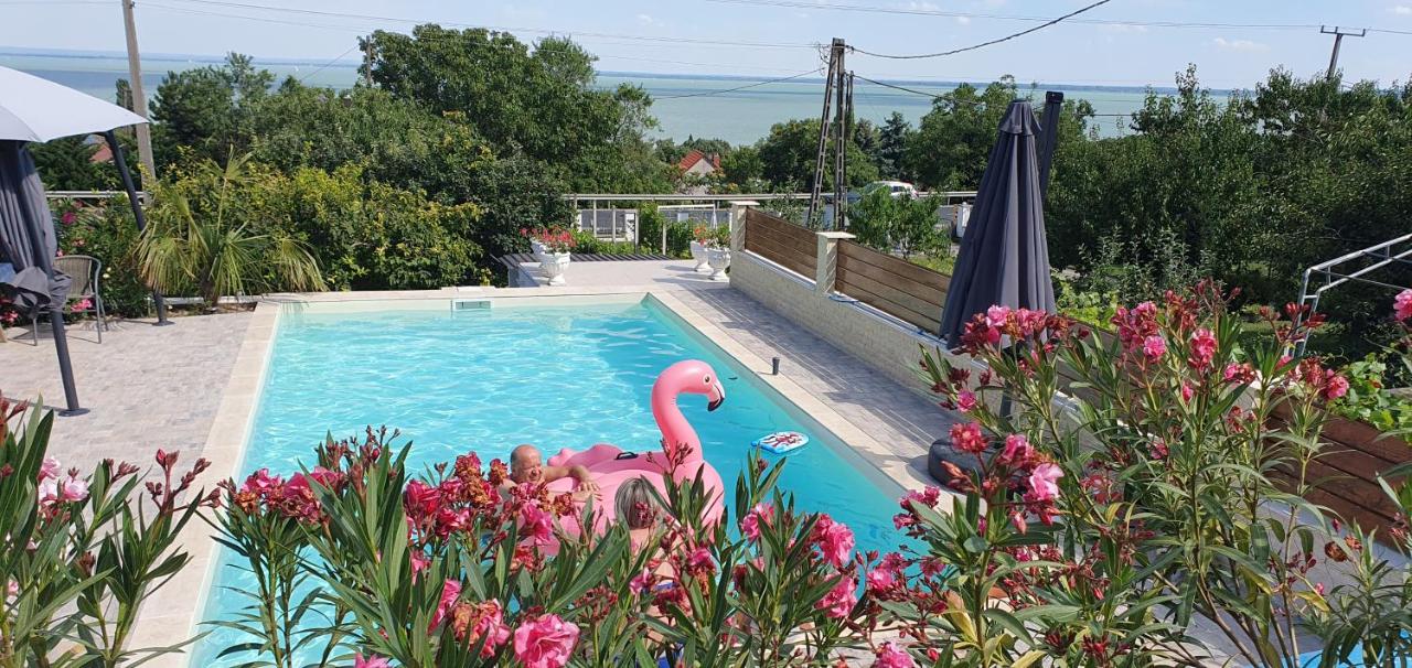 Annabella Apartmanház - Ferienwohnung Balatongyörök