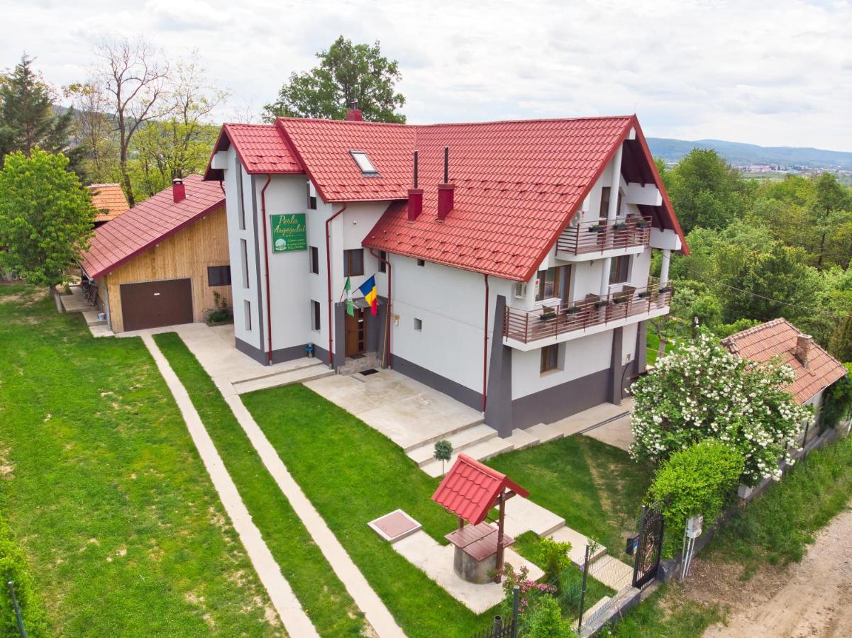 Perla Argesului, Ciubar, Piscina, Lift, Gratar, Cabana, Pensiuni, Hotel Cazare Transfăgarasan Curtea de Arges - B&B