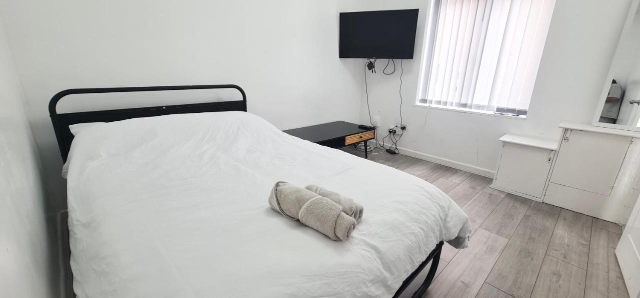 Room in Portsmouth close to Fratton Station - B&B