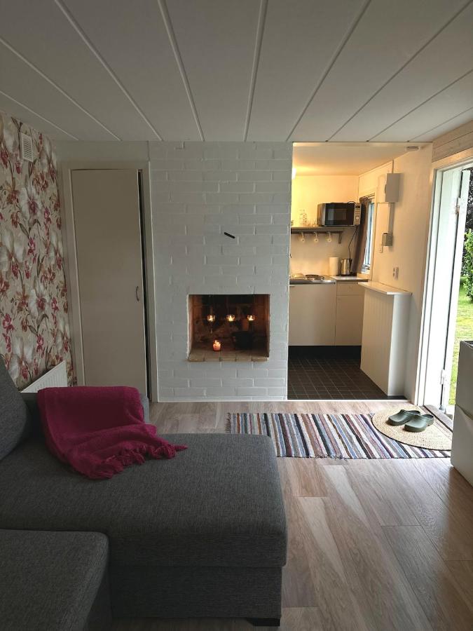 Seaside Escape Cozy Cottage 2 Min from the Beach - B&B Halmstad