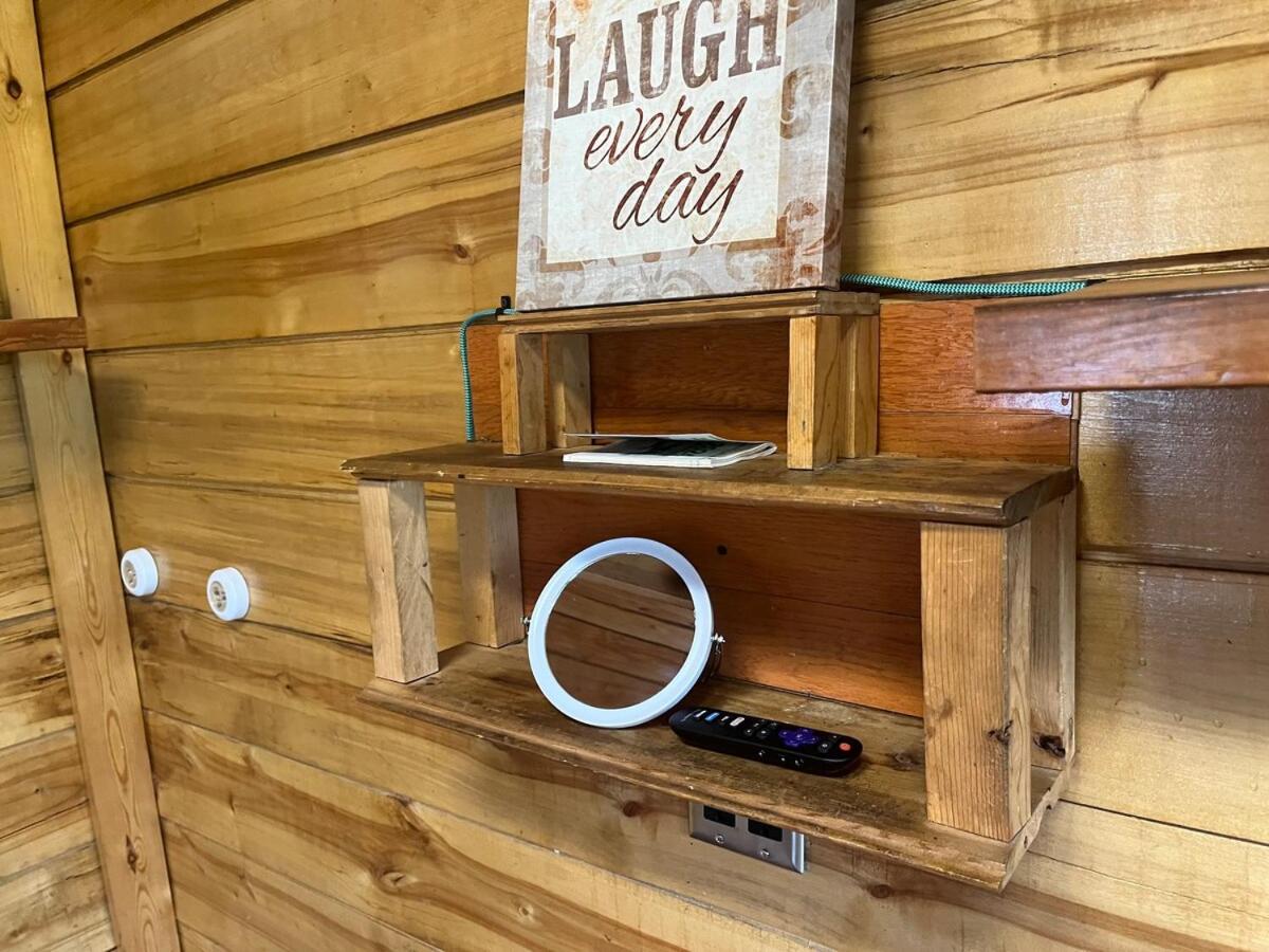 Twin Lakes Couples Dry Cabin - B&B