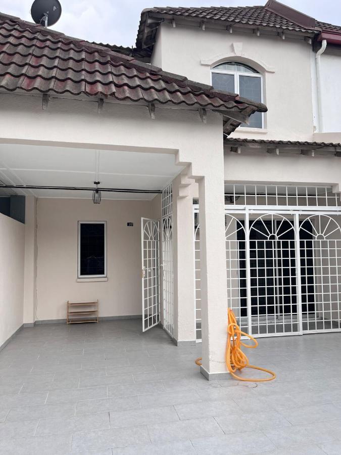 Spacious 2-Storey - B&B Subang Jaya