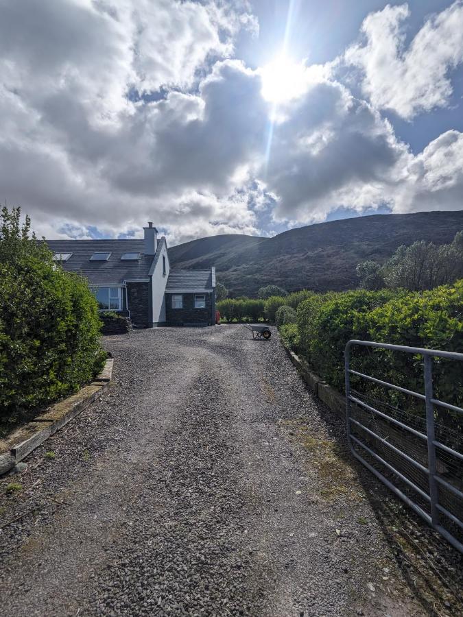 Peaceful Family Home Near Dingle - B&B