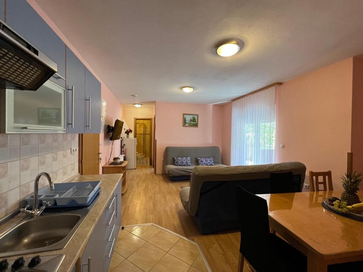 Apartment Sabina - Bed and Breakfast Lopar