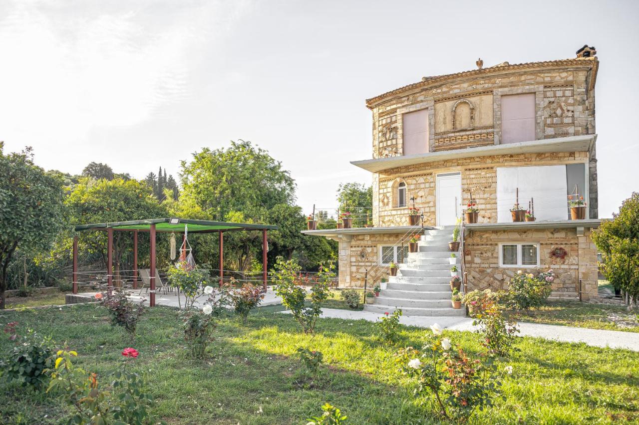 Castle House - B&B Áno Yerakaríon