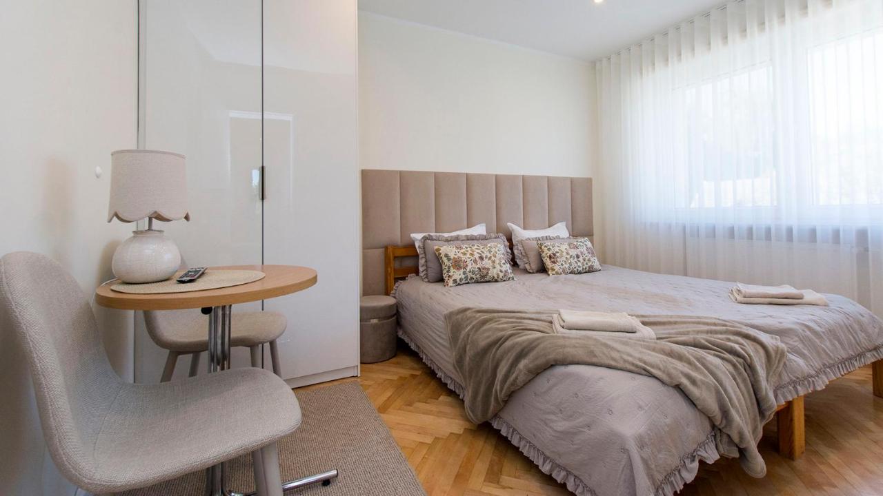 Camera Matrimoniale/Doppia con Letti Singoli con Bagno in Comune