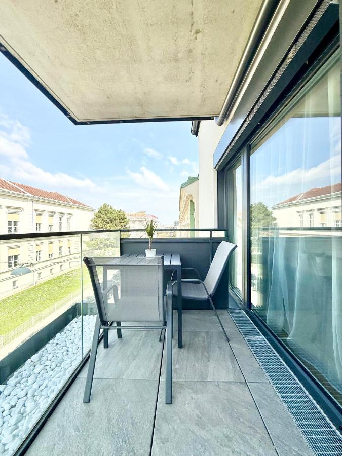Möbliertes Apartment mit Balkon - B&B