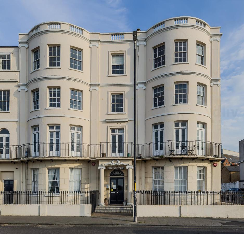 Stunning Sea View Georgian Retreat by Adliv - B&B Margate