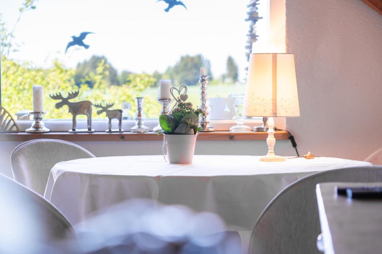 Familienferienwohnung Buggi-Näschtli - B&B Grafenhausen