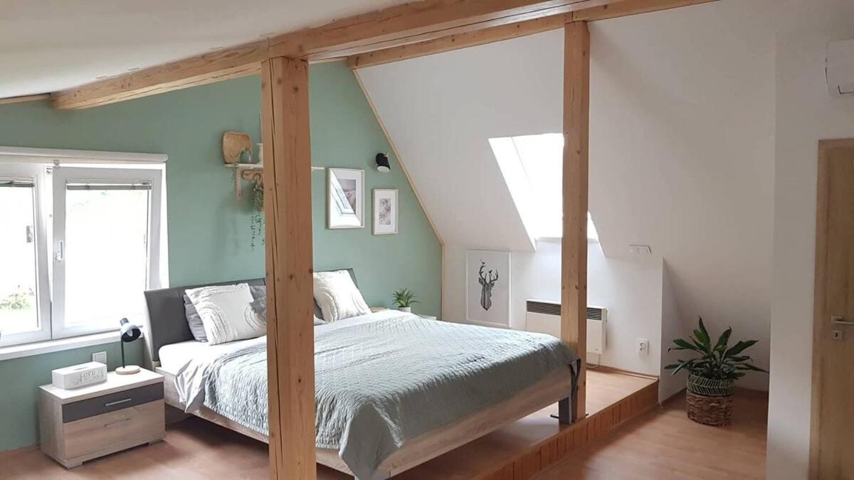 Charming family house with garden near Prague - B&B