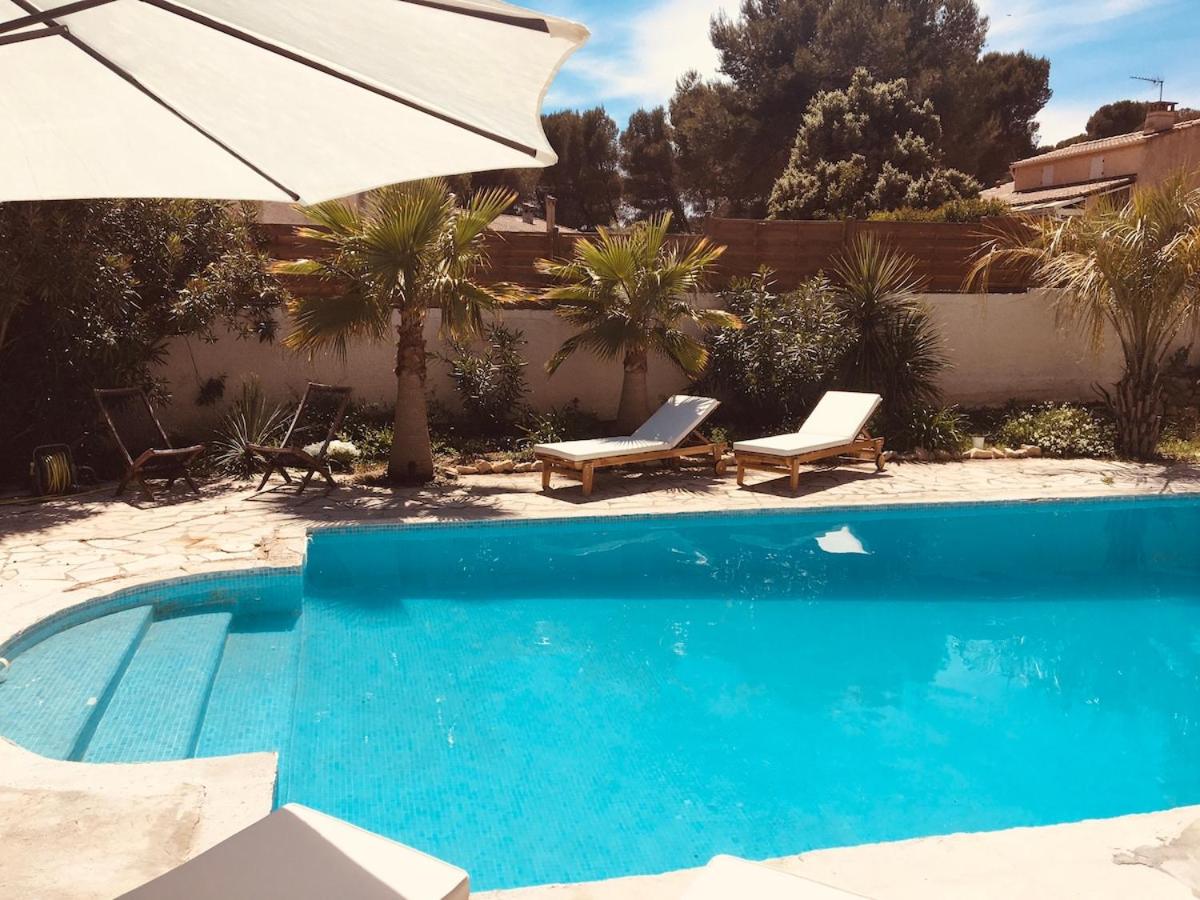 Provencal villa with pool and large terrace - B&B