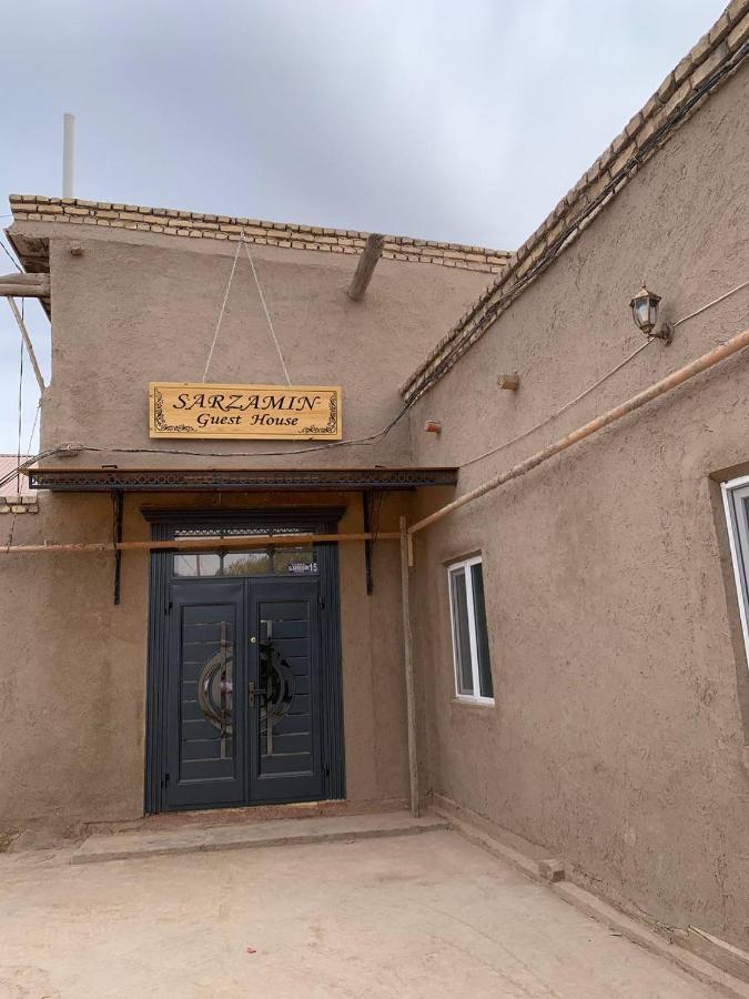 Sarzamin Guest House - B&B